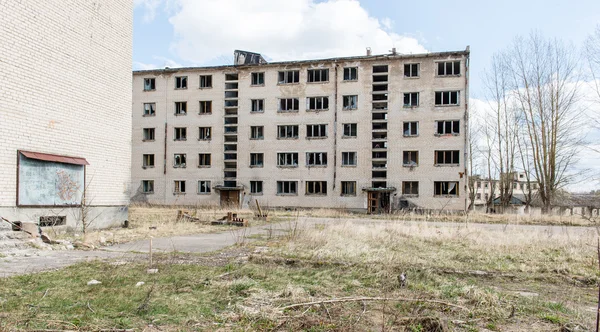 Katonai település elhagyatott romok — Stock Fotó