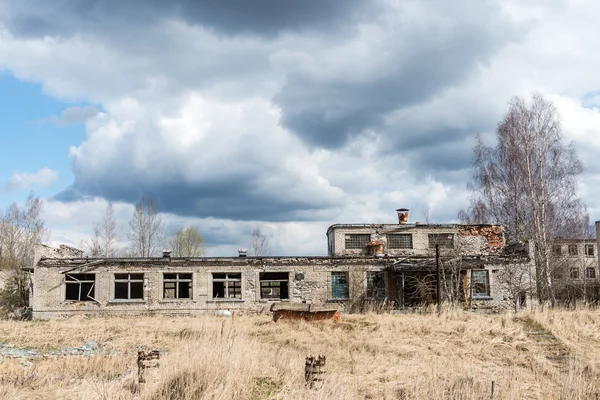Ruines abandonnées de l'établissement militaire — Photo