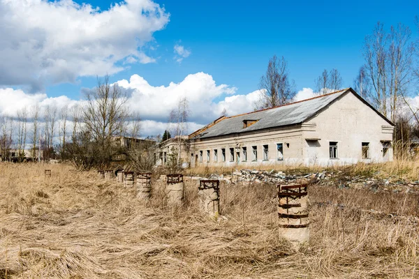 Övergivna ruiner av militära bosättningen — Stockfoto