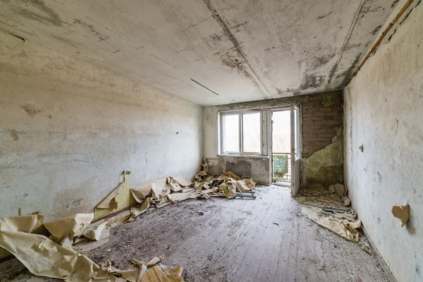 Intérieur abandonné dans les ruines de l'établissement militaire — Photo