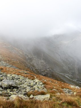 Slovakya'daki Tatra Dağları bulutları ile örtülü