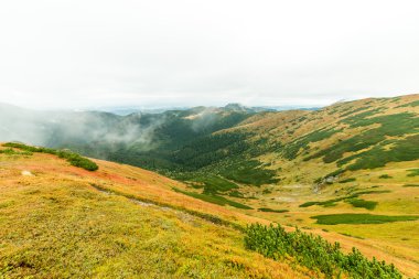 Slovakya'daki Tatra Dağları bulutları ile örtülü