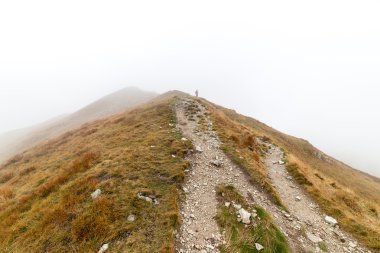 Slovakya'daki Tatra Dağları bulutları ile örtülü