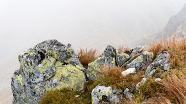 Slovakya'daki Tatra Dağları bulutları ile örtülü