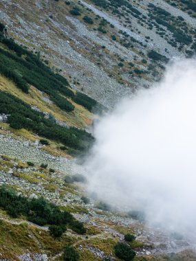 Slovakya'daki Tatra Dağları bulutları ile örtülü