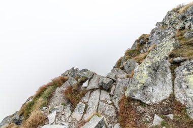Slovakya'daki Tatra Dağları bulutları ile örtülü