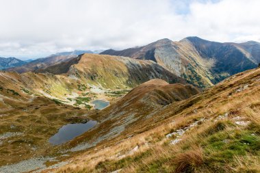 Slovakya'daki Tatra Dağları bulutları ile örtülü