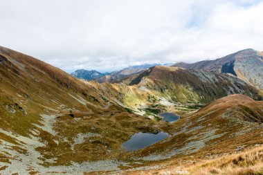 Slovakya'daki Tatra Dağları bulutları ile örtülü