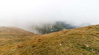 Slovakya'daki Tatra Dağları bulutları ile örtülü