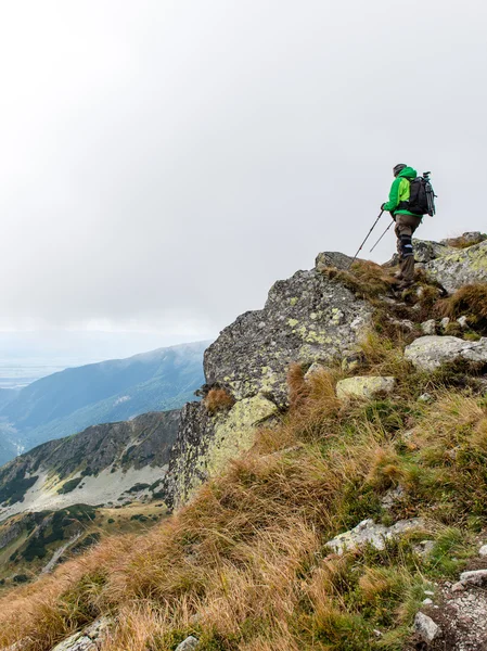 Tatrabergen i Slovakien täckt med moln — Stockfoto