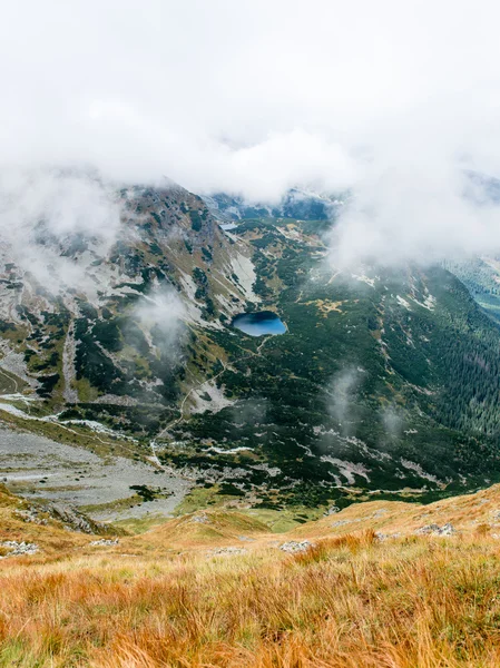 Montañas Tatra en Eslovaquia cubiertas de nubes —  Fotos de Stock