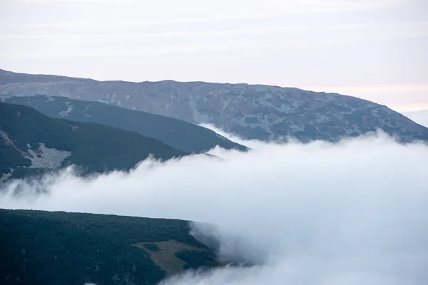 Montañas Tatra en Eslovaquia cubiertas de nubes — Foto de Stock