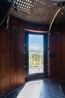 Bir deniz feneri içinde bir döner merdiven.