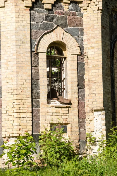 Antigua iglesia abandonada — Foto de Stock