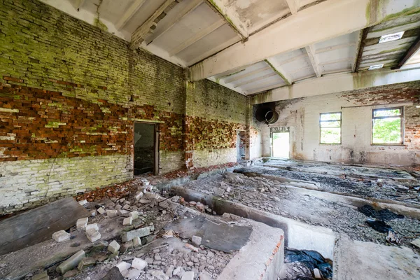 Intérieur d'un vieil hôpital soviétique abandonné — Photo