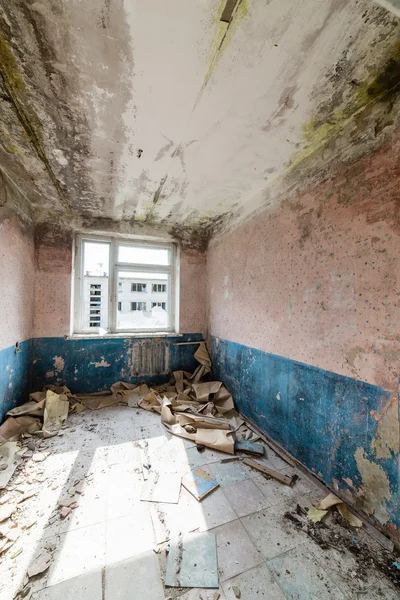 Intérieur d'un vieil hôpital soviétique abandonné — Photo