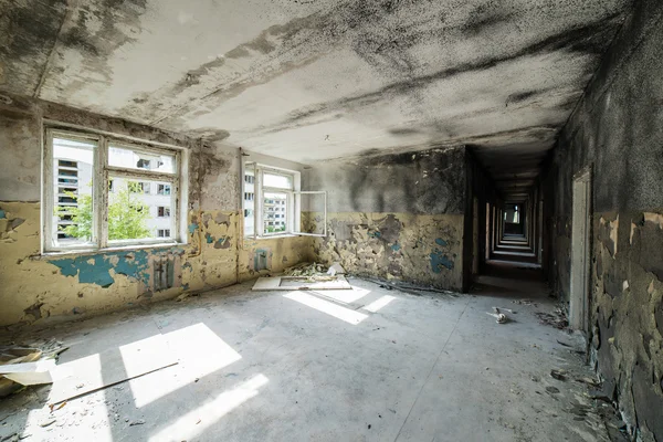 Vnitřek staré opuštěné sovětská nemocnice — Stock fotografie