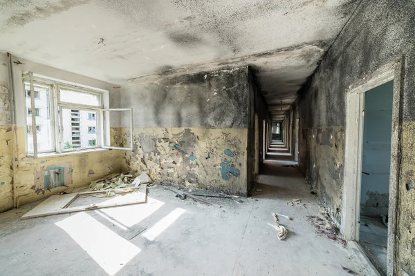 Intérieur d'un vieil hôpital soviétique abandonné — Photo