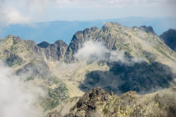 Rocky mountain landscape covered with clouds — Stock Photo, Image