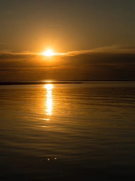 Seascape piękny zachód słońca nad Morzem Bałtyckim — Zdjęcie stockowe