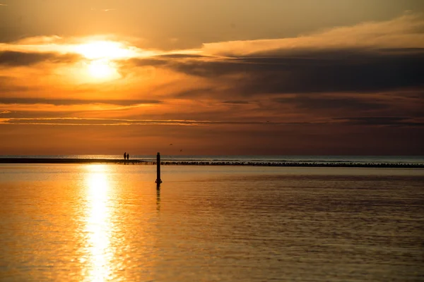 Seascape piękny zachód słońca nad Morzem Bałtyckim — Zdjęcie stockowe