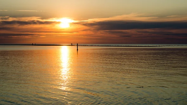 Seascape piękny zachód słońca nad Morzem Bałtyckim — Zdjęcie stockowe