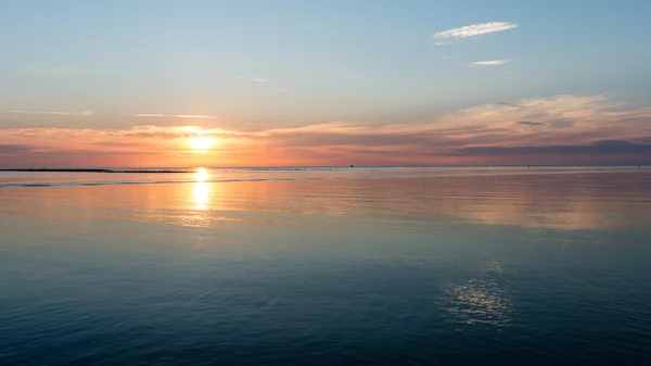 Seascape piękny zachód słońca nad Morzem Bałtyckim — Zdjęcie stockowe