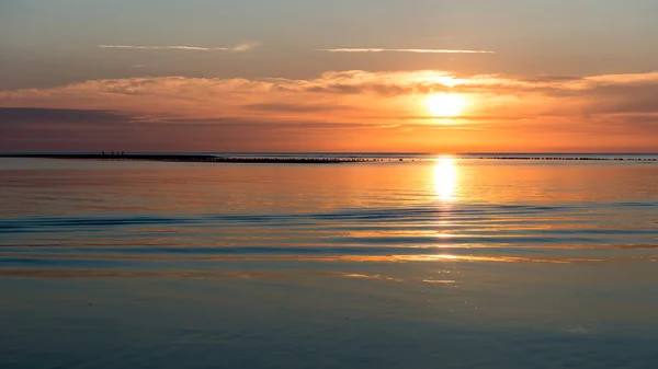 Prachtig zeegezicht zonsondergang over de Baltische Zee — Stockfoto