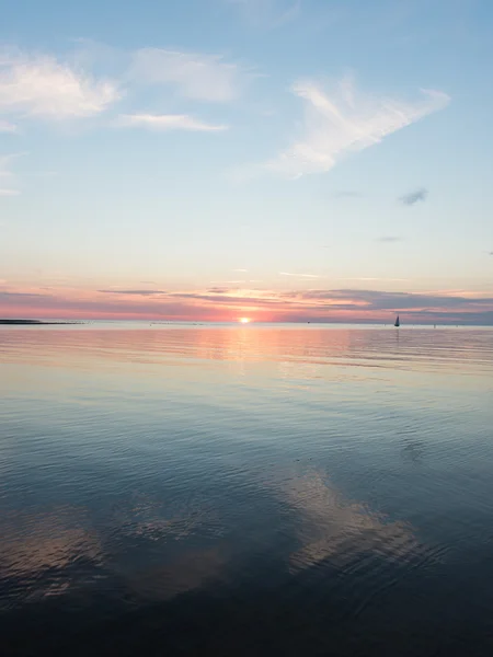 Seascape piękny zachód słońca nad Morzem Bałtyckim — Zdjęcie stockowe