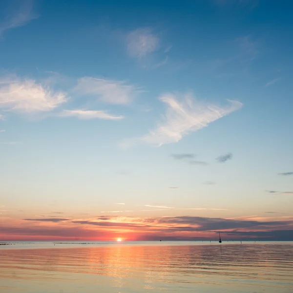 Prachtig zeegezicht zonsondergang over de Baltische Zee — Stockfoto