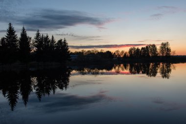 Güzel deniz manzarası günbatımı Baltık Denizi üzerinde
