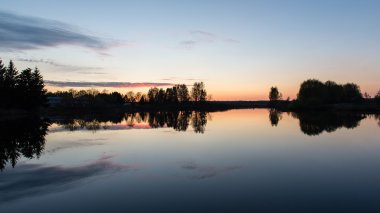 Güzel deniz manzarası günbatımı Baltık Denizi üzerinde