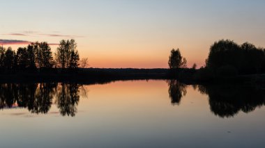 Güzel deniz manzarası günbatımı Baltık Denizi üzerinde