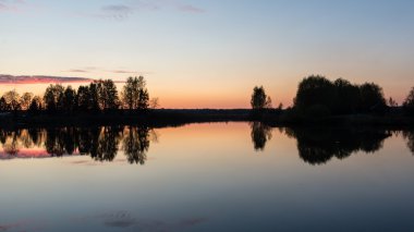 Güzel deniz manzarası günbatımı Baltık Denizi üzerinde