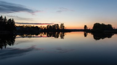 Güzel deniz manzarası günbatımı Baltık Denizi üzerinde