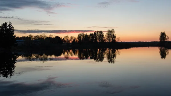 Θαλασσογραφία όμορφο ηλιοβασίλεμα πάνω από τη Βαλτική θάλασσα — Φωτογραφία Αρχείου