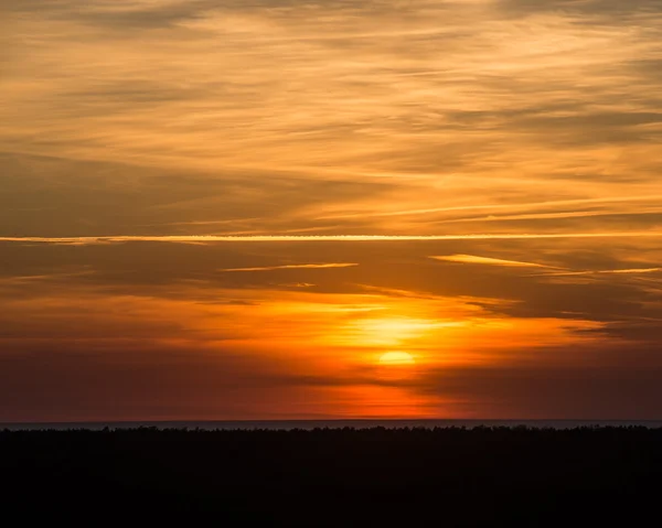 Belo pôr-do-sol sobre o mar Báltico — Fotografia de Stock