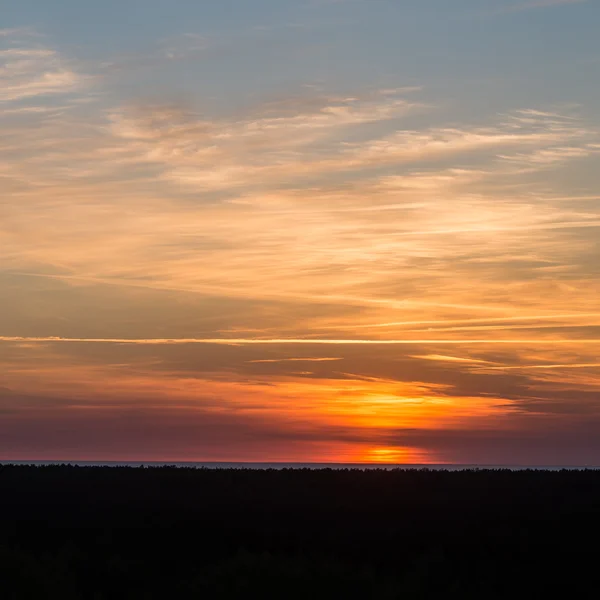 Belo pôr-do-sol sobre o mar Báltico — Fotografia de Stock