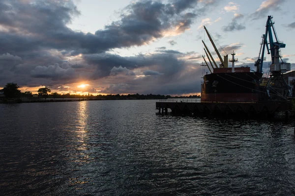 Seascape piękny zachód słońca nad Morzem Bałtyckim — Zdjęcie stockowe