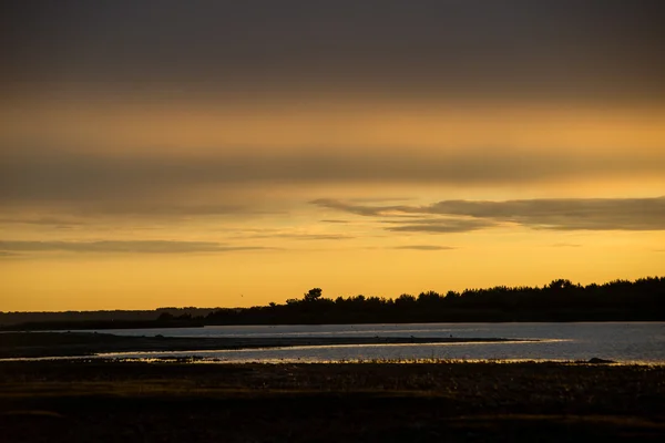 Seascape piękny wschód słońca nad wsi — Zdjęcie stockowe