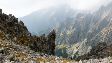 Slovakya'daki Tatra Dağları bulutları ile örtülü