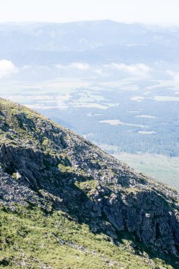 Slovakya'daki Tatra Dağları bulutları ile örtülü