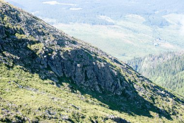 Slovakya'daki Tatra Dağları bulutları ile örtülü