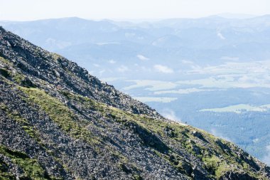 Slovakya'daki Tatra Dağları bulutları ile örtülü