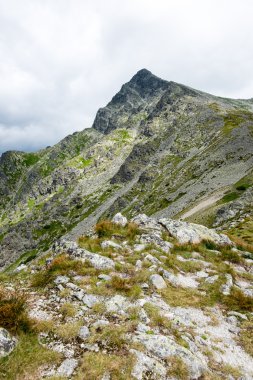 Slovakya'daki Tatra Dağları bulutları ile örtülü