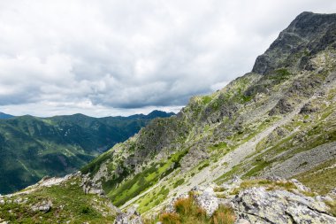 Slovakya'daki Tatra Dağları bulutları ile örtülü