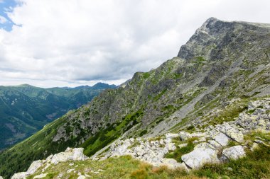 Slovakya'daki Tatra Dağları bulutları ile örtülü
