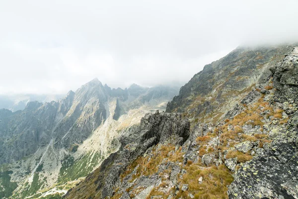 슬로바키아에서 tatra 산맥 구름으로 덮여 — 스톡 사진