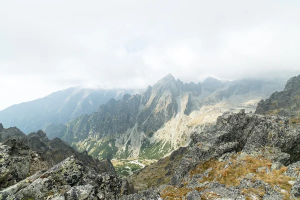 Στα βουνά Τάτρα στη Σλοβακία, που καλύπτεται με σύννεφα — Φωτογραφία Αρχείου