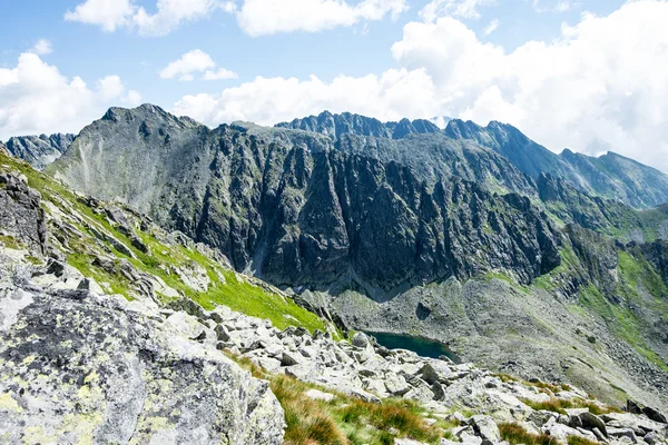 Tatra-Gebirge in der Slowakei mit Wolken bedeckt — Stockfoto